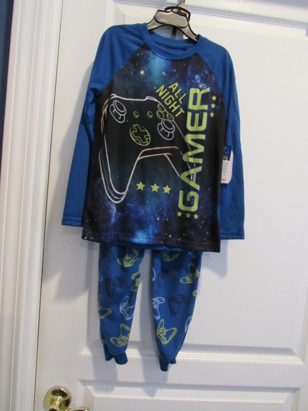 NEW BOYS WINTER PAJAMA SET SIZE SMALL (6-7)